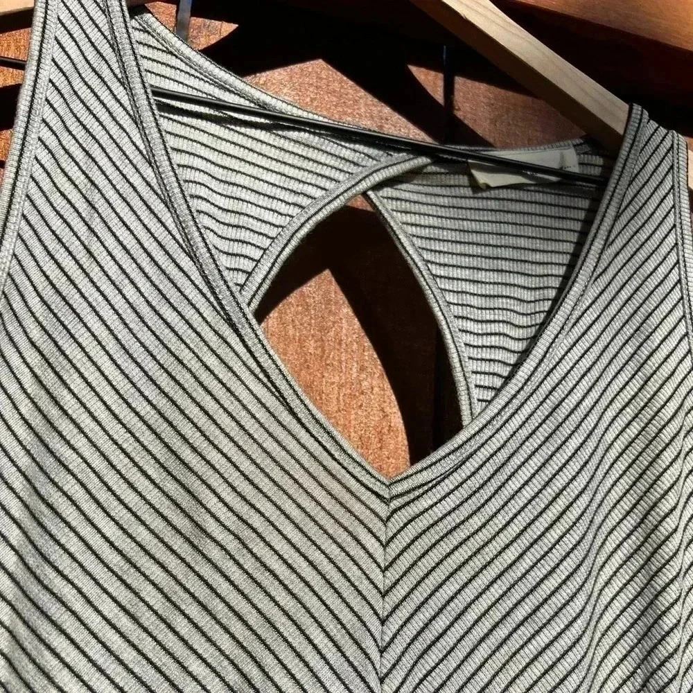 NWOT Buckle Peplum Babydoll - Gray & Black Chevron Stripes - One Urban Day - Picture 7 of 12